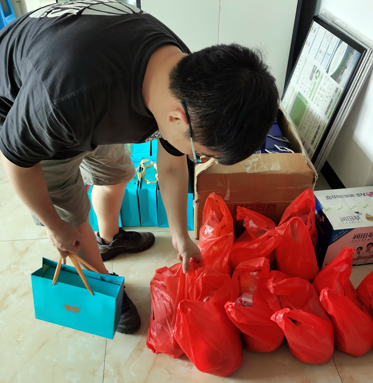 國慶中秋“撞滿懷”，祝大家中秋快樂！