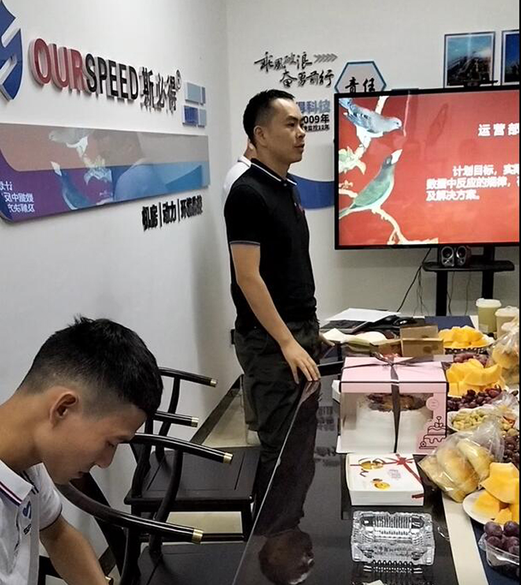 茄子视频免费观看科技召開9月份總結會暨生日會 茄子视频免费观看科技召開9月份總結會暨生日會